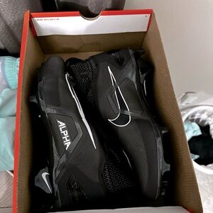 Brand new Nike size 11 alpha menace elite 3 football cleats